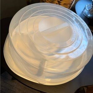 NWOT Clear Plastic entertaining food container. Perfect for dips or tacos.